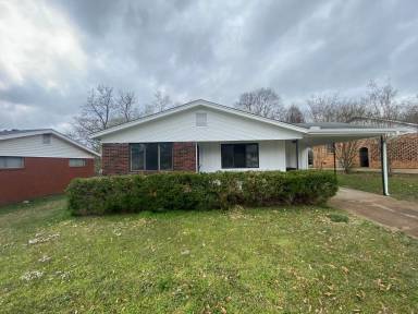 Main picture of 107 Maryella Dr