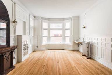 Main picture of 295 E Ferry St