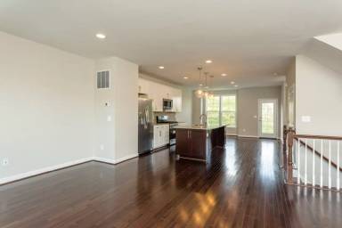 Main picture of 3168 Marion Sq