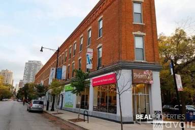 Main picture of 2202 N Clark St