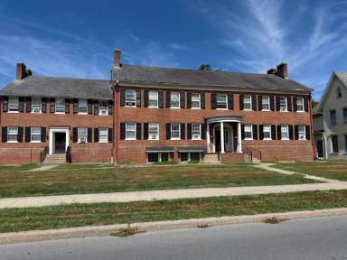 Main picture of 115 W Water St