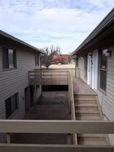 Main picture of 623 W University Ave