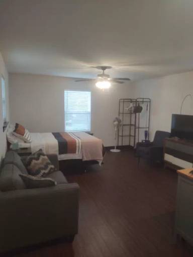 Main picture of 707 E 17th St