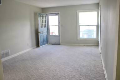 Main picture of 211 E 11th St