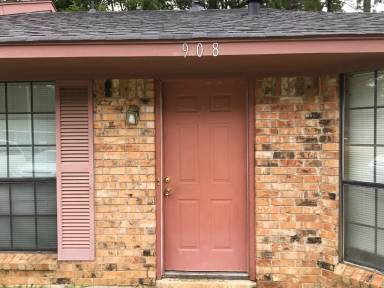 Main picture of 902 Fisher Ln