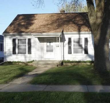 Main picture of 2927 D Ave NE