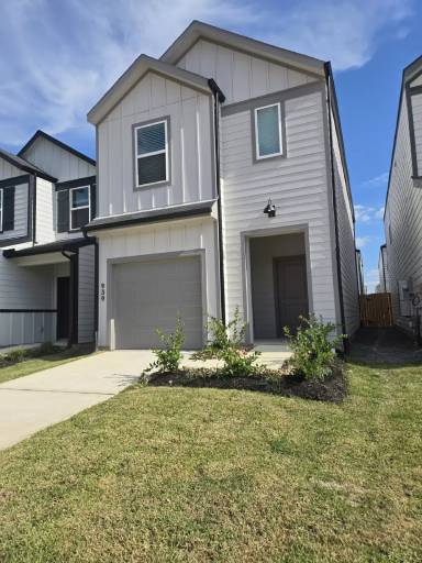 Main picture of 939 Moon Drop Ln