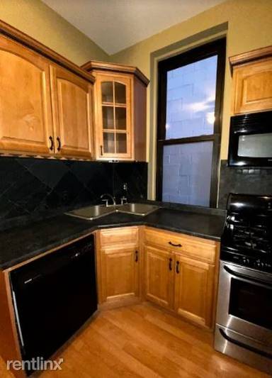 Main picture of 2119 W Belmont Ave