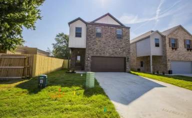 Main picture of 2707 SW Livingston Sq