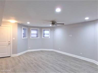 Main picture of 908 W Montrose Ave