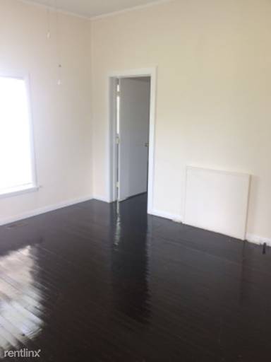 Main picture of 2706 10th Ave SW