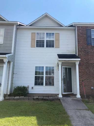 Main picture of 100 Woodlake Ct