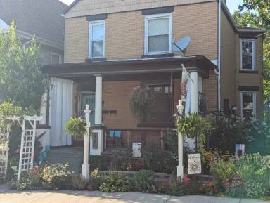 Main picture of 435 Parker St