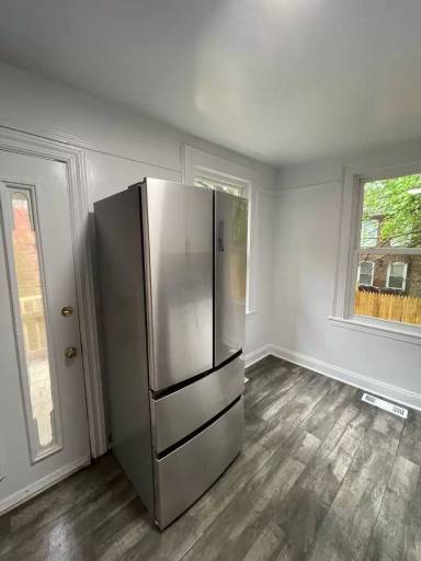 Main picture of 219 N Miller St