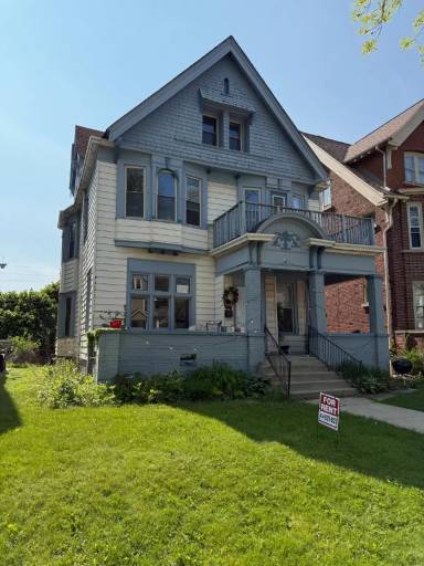 Main picture of 2833 N Downer Ave