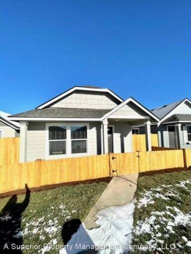 Main picture of 957 NW Upas Ave