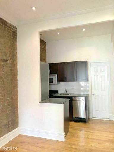 Main picture of 342 E 76th St