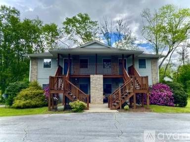Main picture of 504 Spring St