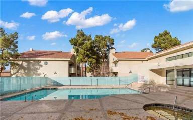 Main picture of 860 N Sloan Ln