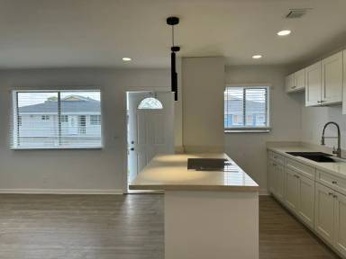 Main picture of 836 E Tiffany Dr