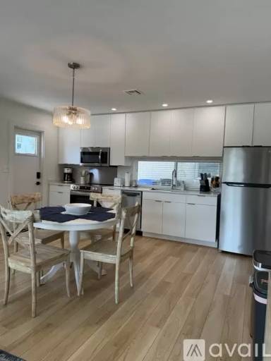 Main picture of 908 Harbor Dr S