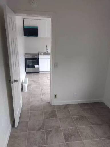 Main picture of 990 Calle Fresa