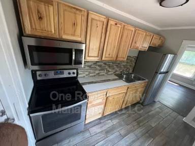 Main picture of 2450 Benton Blvd