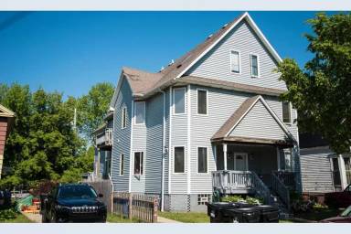 Main picture of 834 Park Ave
