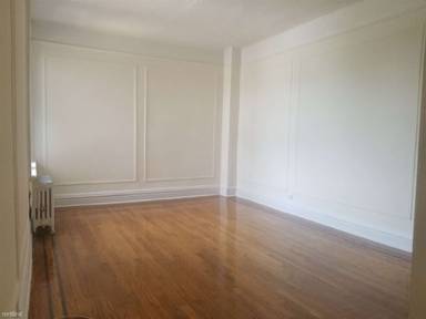 Main picture of 305 E 239th St
