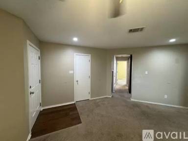 Main picture of 450 Carriage Way