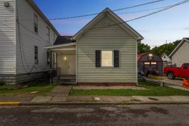 Main picture of 127 Denham St