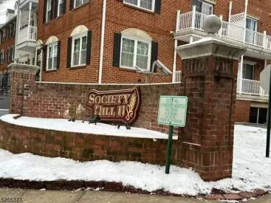 Main picture of 62 S Orange Ave