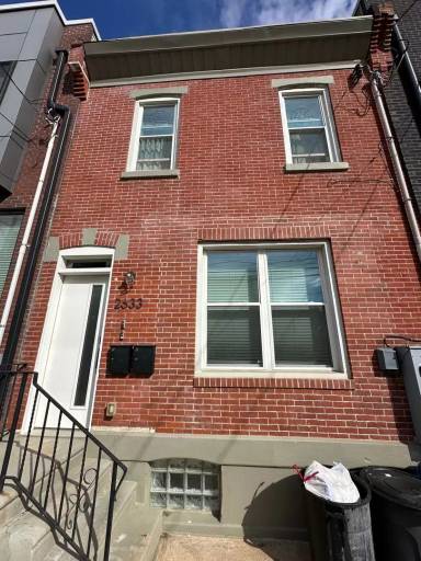 Main picture of 2633 W Oxford St