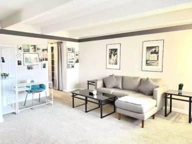 Main picture of 800 W Belleview Ave