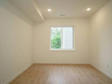 Main picture of 2733 N Front St