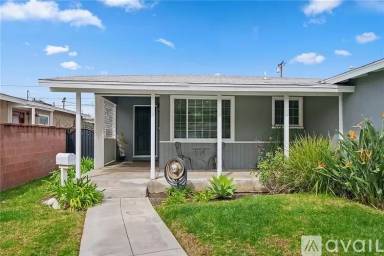 Main picture of 329 E Everett Pl
