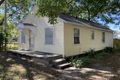 Main picture of 1738 N Jefferson St