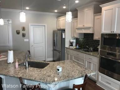 Main picture of 1010 Turnberry Dr