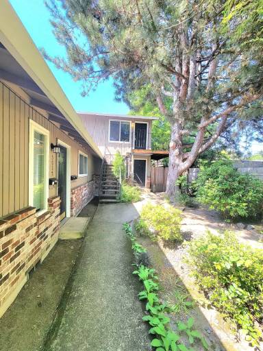 Main picture of 5021 SE Clay St