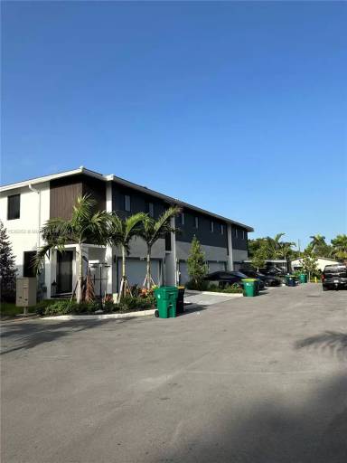 Main picture of 4631 SW 32nd Ave
