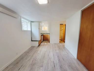 Main picture of 423 W 9th St