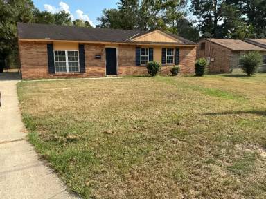 Main picture of 3656 Surrey Ln