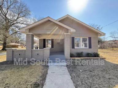 Main picture of 2420 E 2nd St