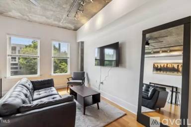 Main picture of 444 S Blount St