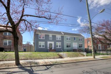 Main picture of 257 Newcomb St SE
