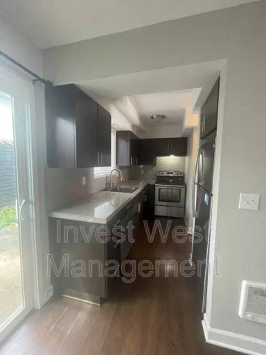 Main picture of 3001 E 20th St