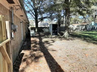 Main picture of 205 S Jim Denton St