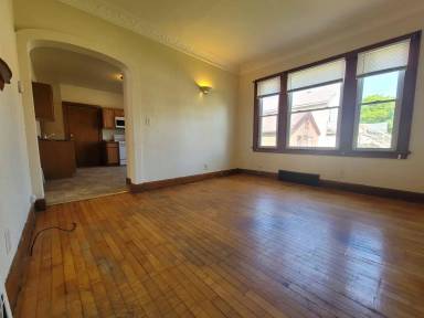 Main picture of 421 W Washington St