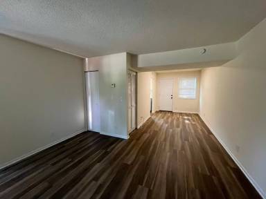 Main picture of 3921 Grand Ave