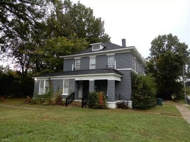 Main picture of 1111 N Parkway